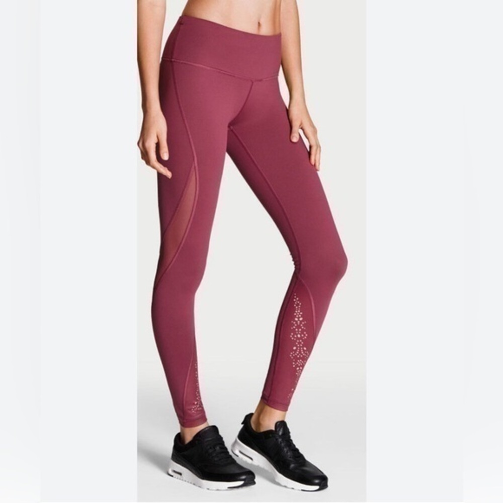 Victoria’s Secret Knock Out Mesh Leggings Women’s M NWT